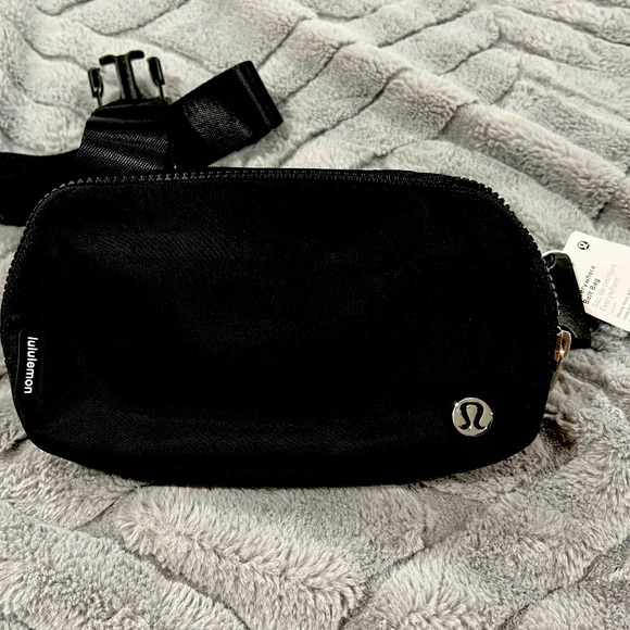 lululemon athletica Handbags - NWT Black Lululemon Everywhere Belt Bag with EXTENDED STRAP
